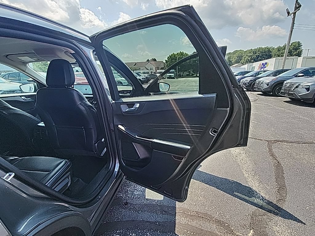 Certified 2025 Ford Escape Platinum AWD/4WD image 12