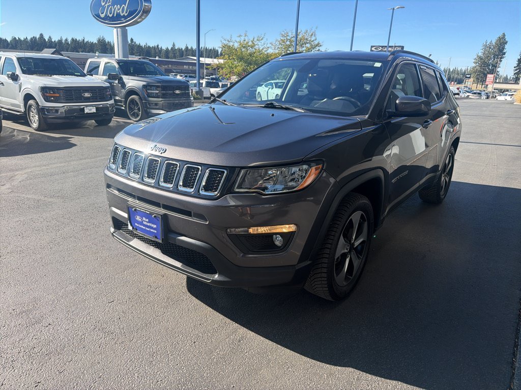 Used 2017 Jeep Compass Latitude w/ Popular Equipment Group FWD image 3