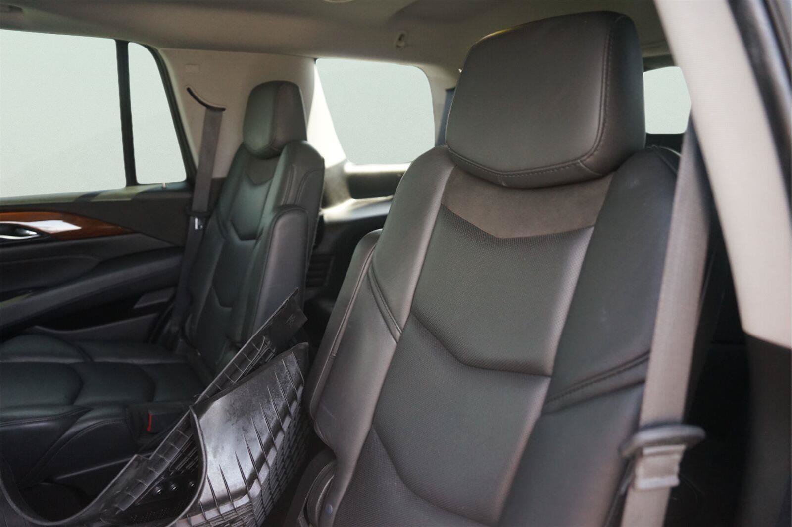 Used 2019 Cadillac Escalade Luxury AWD/4WD image 14