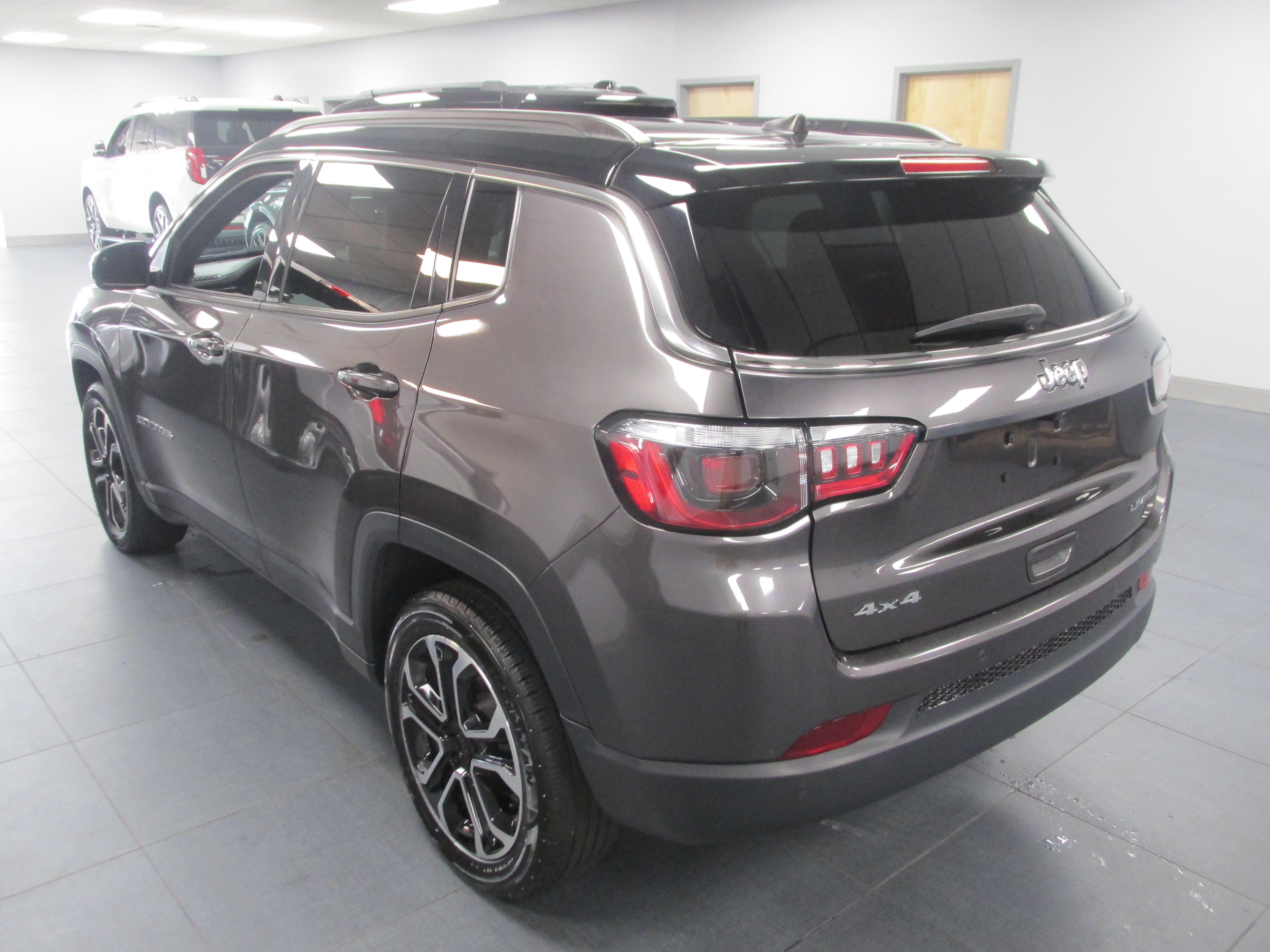 Used 2024 Jeep Compass Limited AWD/4WD image 7