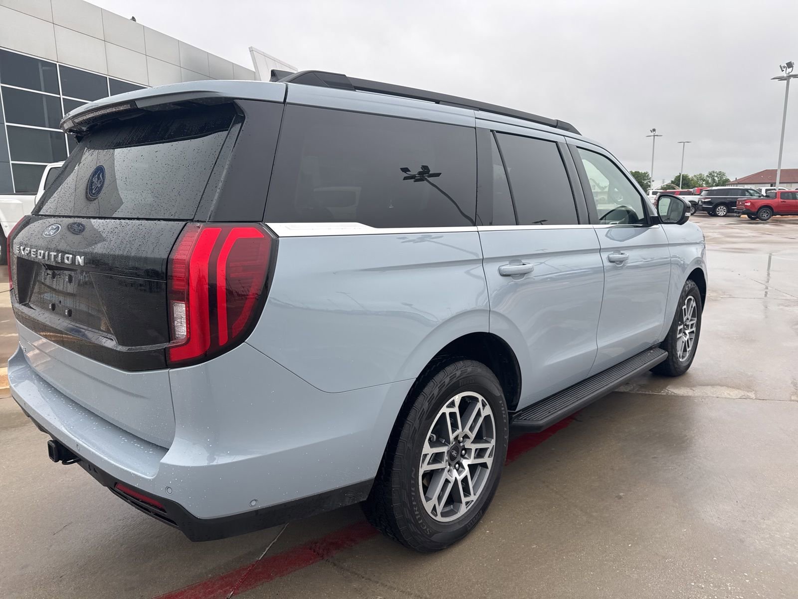 Certified 2025 Ford Expedition Active image 3