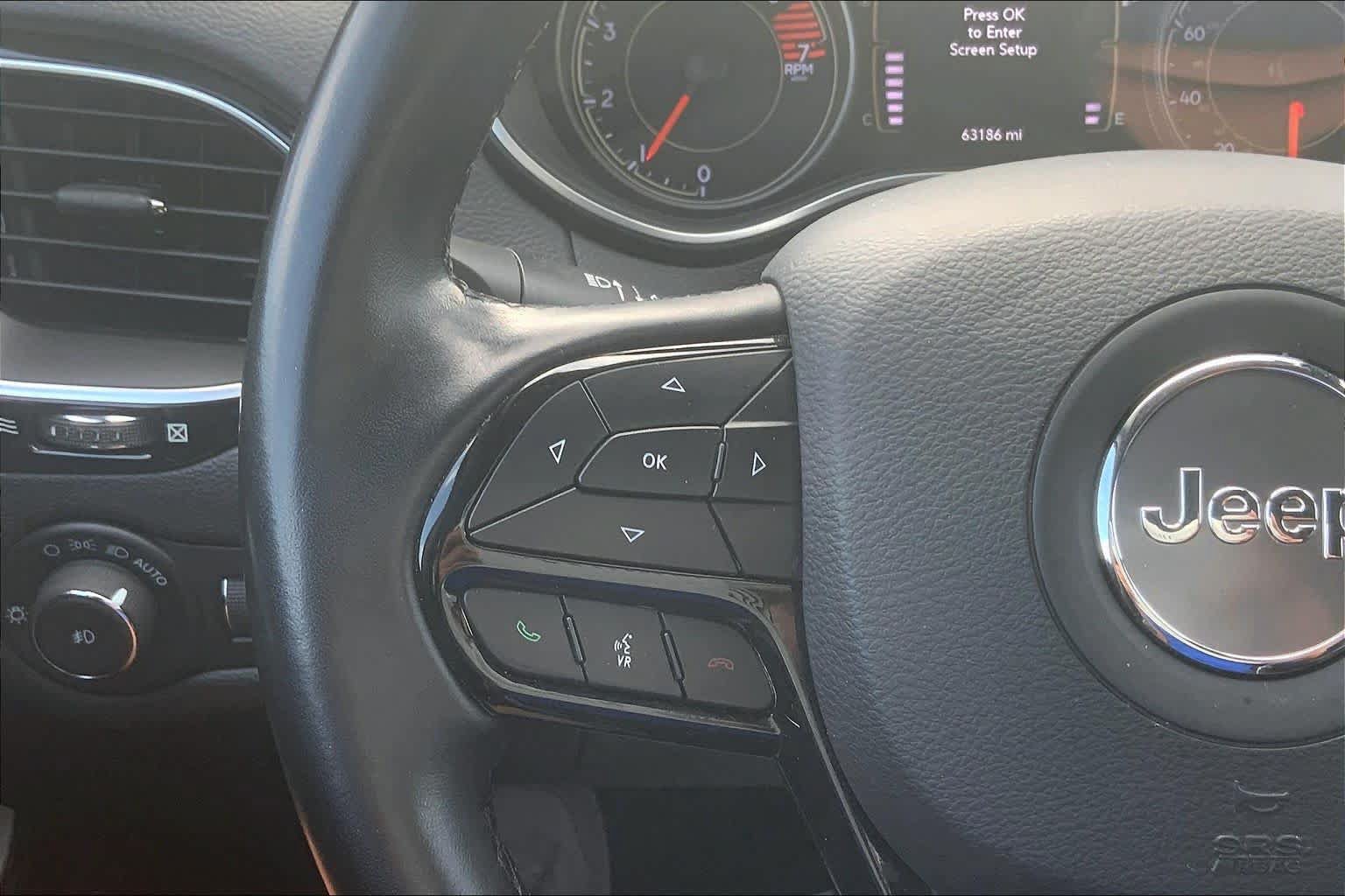 Used 2021 Jeep Cherokee Latitude Plus AWD/4WD image 23