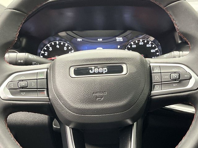 Used 2025 Jeep Compass Trailhawk AWD/4WD image 12