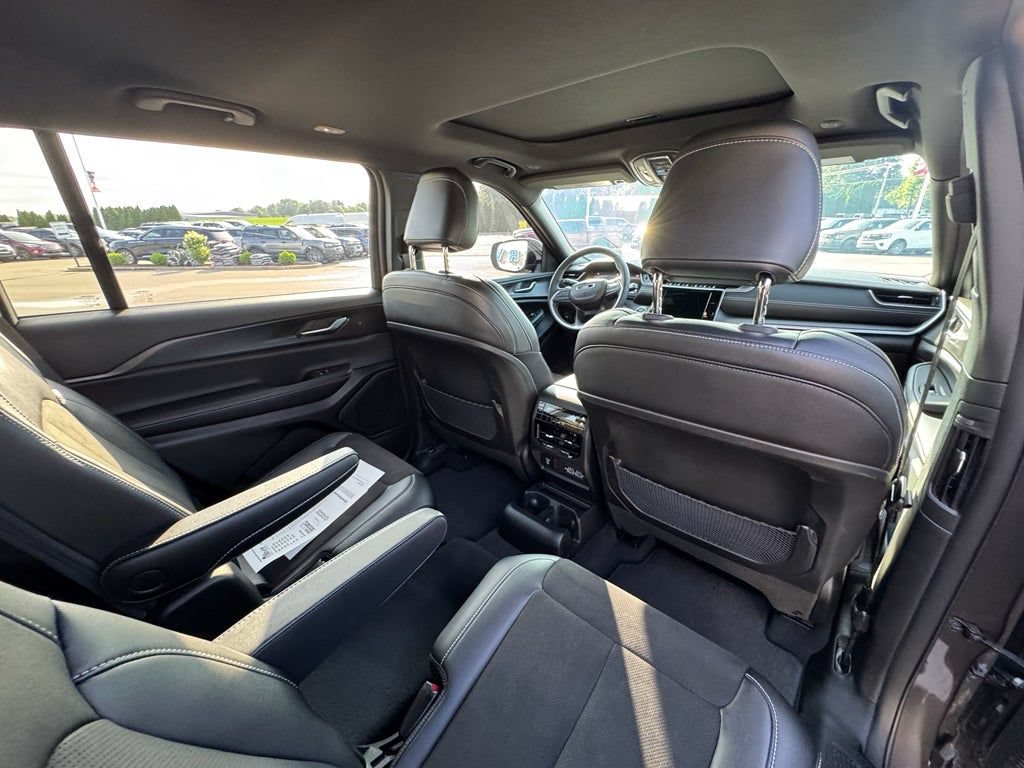 Used 2023 Jeep Grand Cherokee L Laredo AWD/4WD image 16