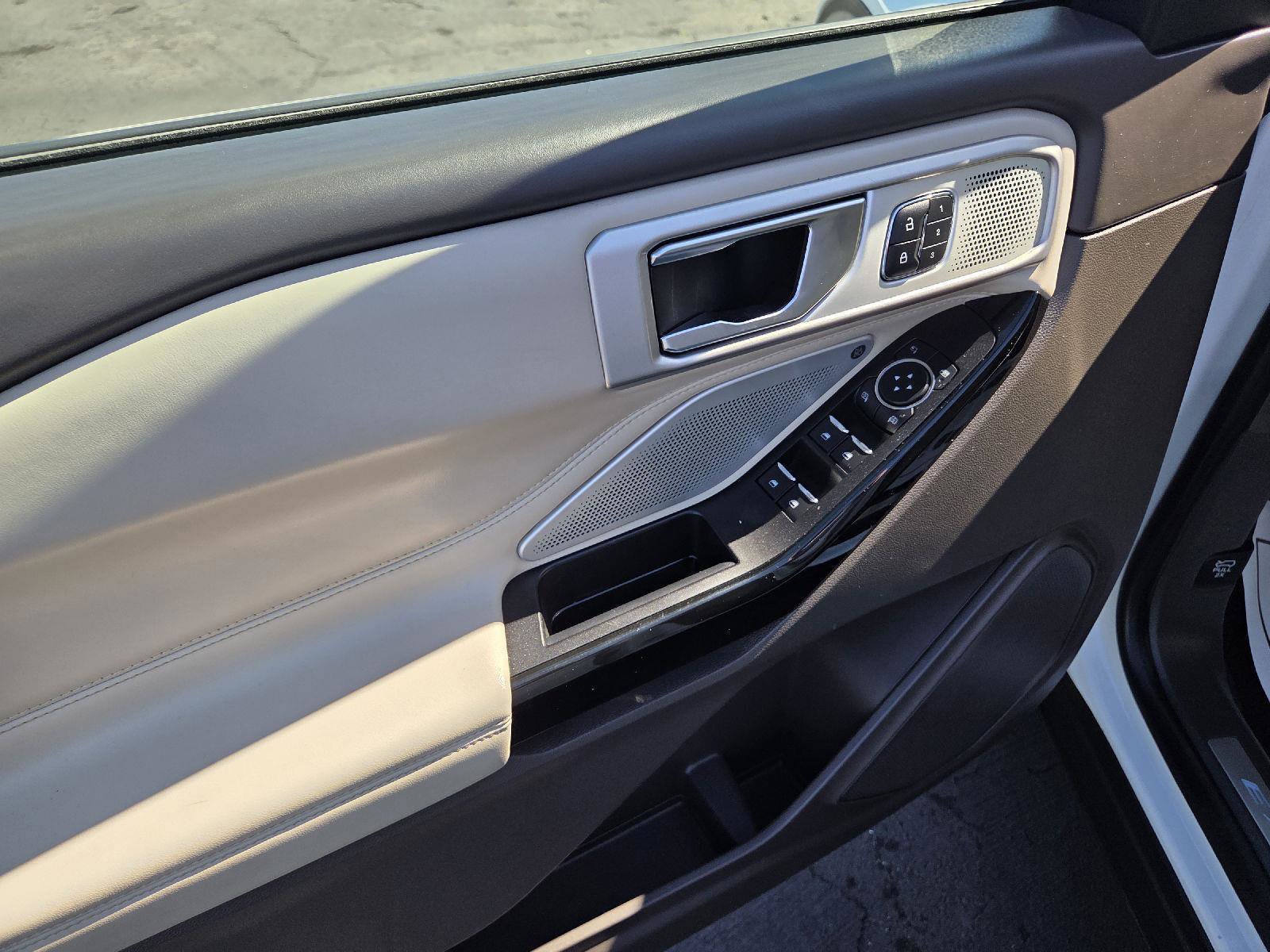 Certified 2021 Ford Explorer Platinum w/ Equipment Group 601A image 17