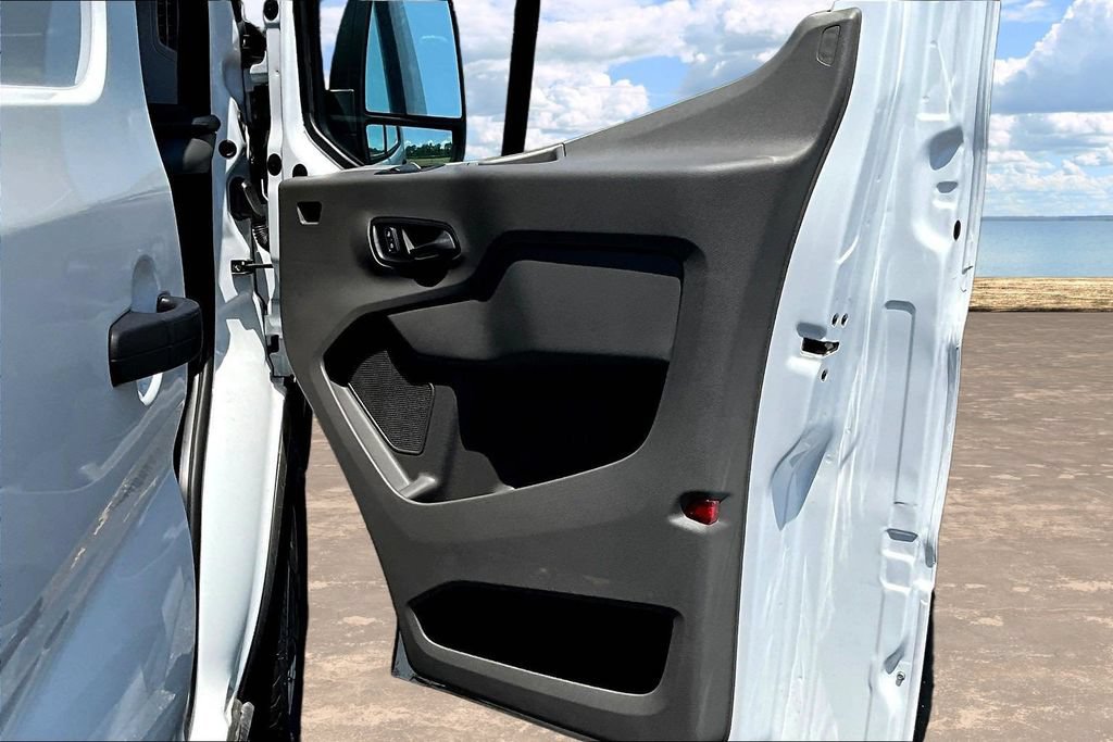 Certified 2025 Ford Transit 150 Low Roof RWD image 30