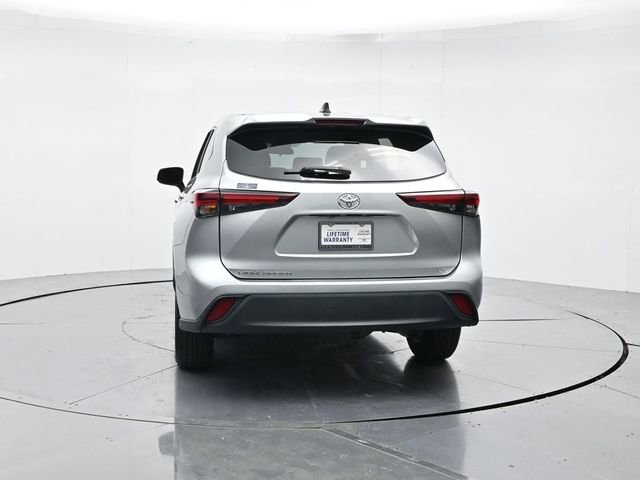Used 2024 Toyota Highlander LE image 8