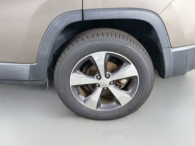 Used 2019 Jeep Cherokee Limited image 34