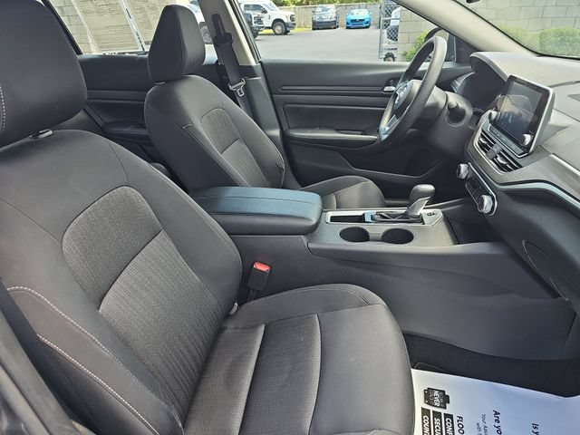 Used 2025 Nissan Altima 2.5 SV FWD image 10