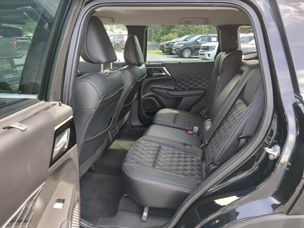 Used 2023 Mitsubishi Outlander SEL FWD image 13