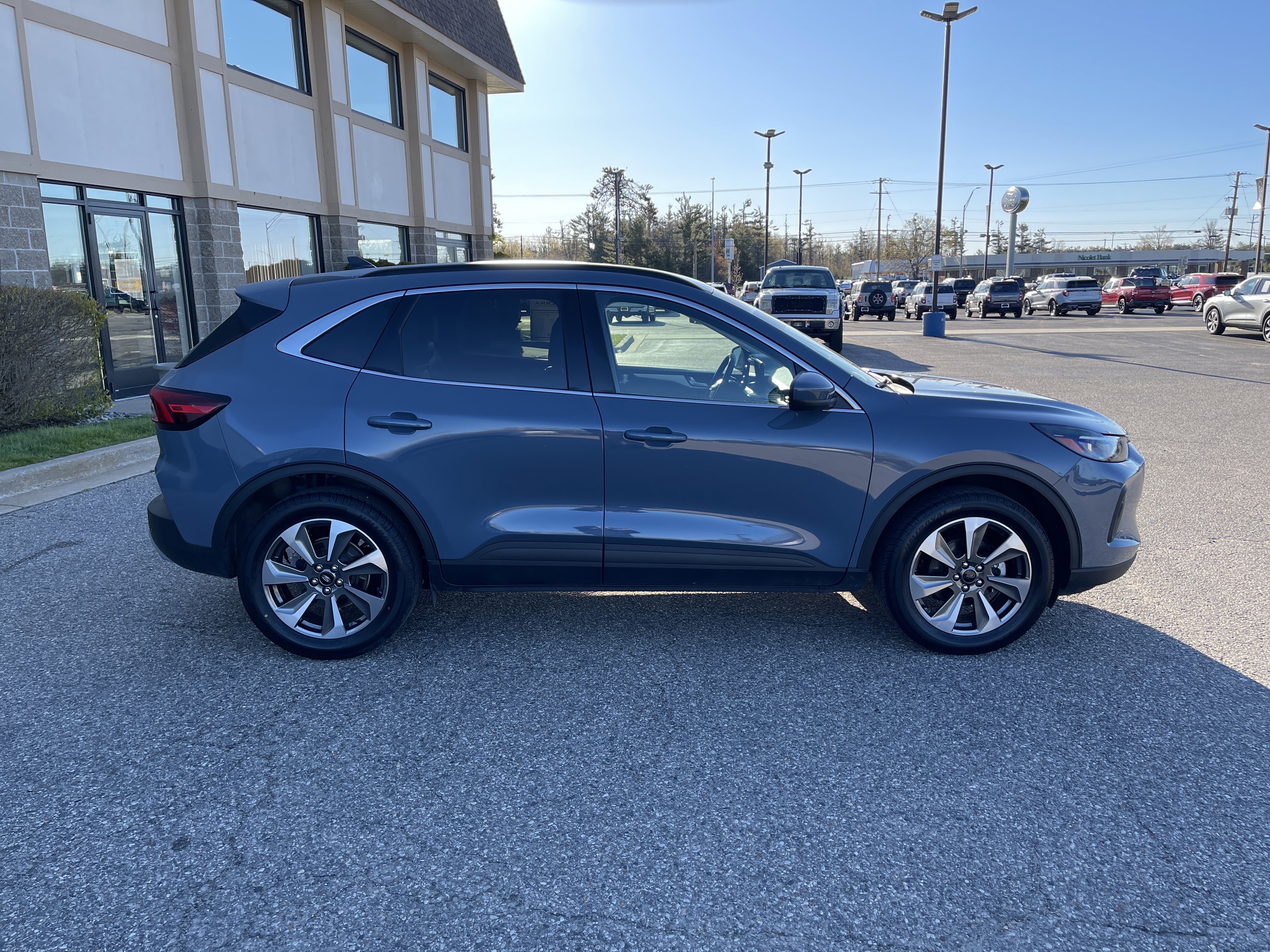 Certified 2025 Ford Escape Platinum AWD/4WD image 2