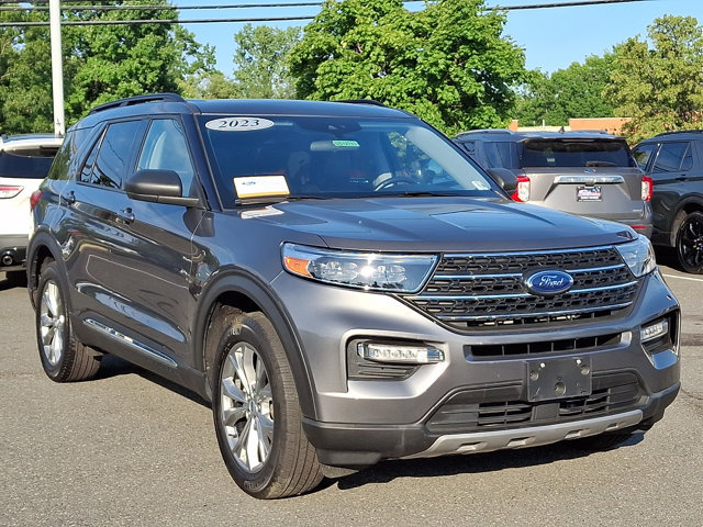 Certified 2023 Ford Explorer XLT w/ Equipment Group 202A AWD/4WD image 2