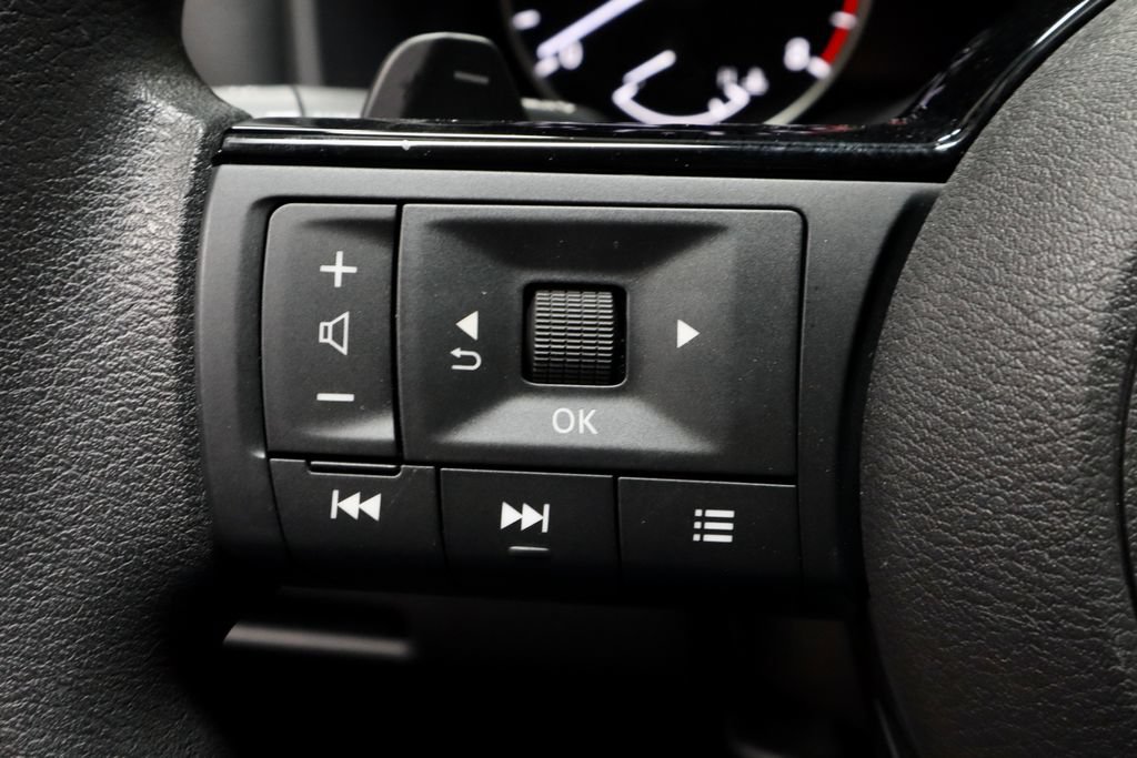 Used 2023 Nissan Rogue SV AWD/4WD image 26