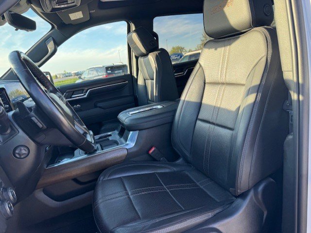 Used 2022 Chevrolet Silverado 1500 High Country w/ High Country Premium Package AWD/4WD image 14