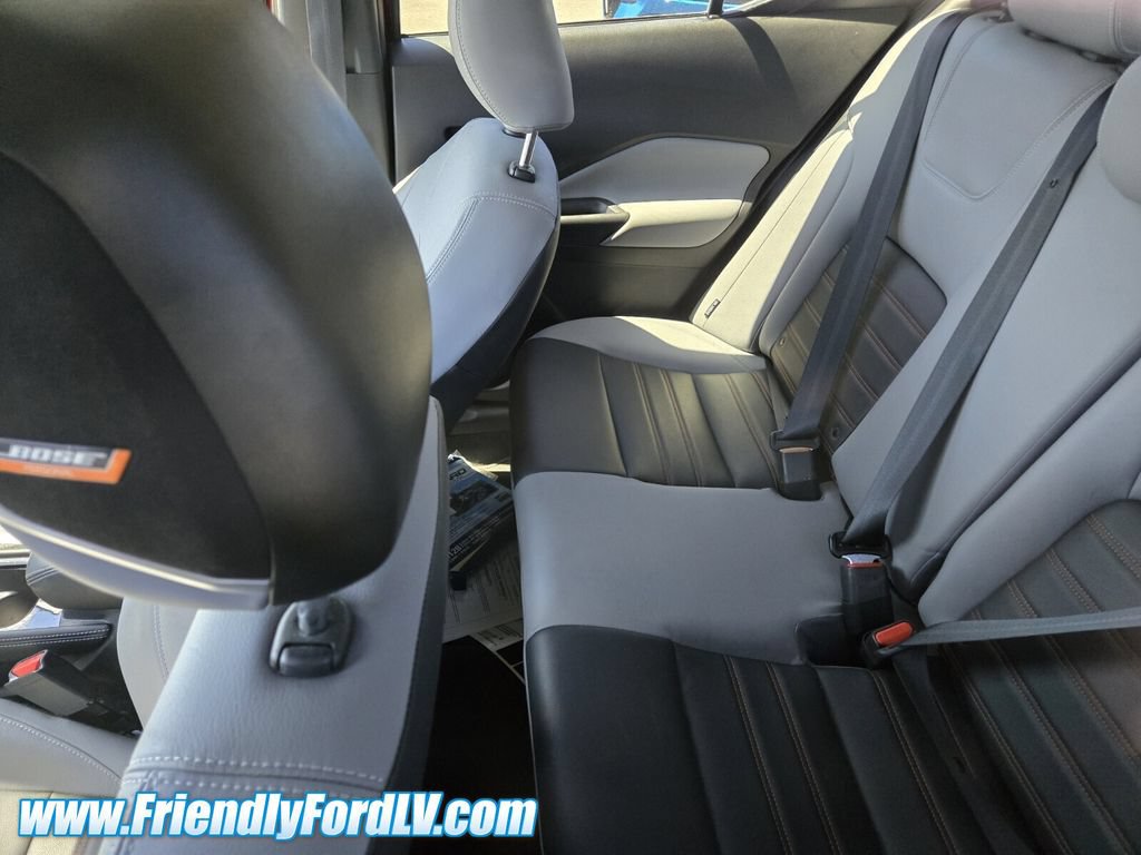 Used 2023 Nissan Kicks SR w/ SR Premium Package FWD image 5