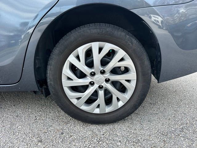 Used 2017 Toyota Corolla LE image 22