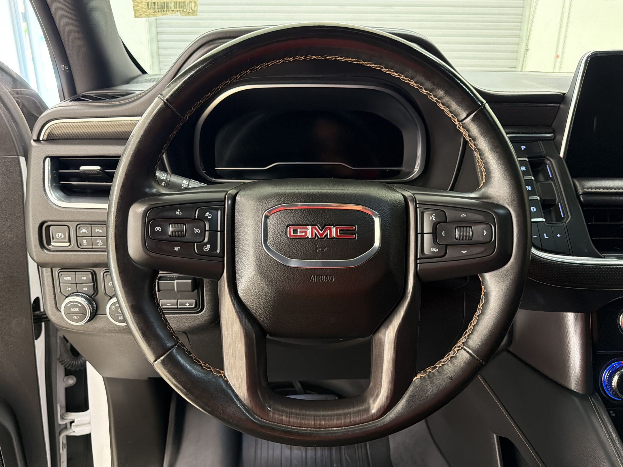 Used 2023 GMC Yukon XL AT4 AWD/4WD image 11