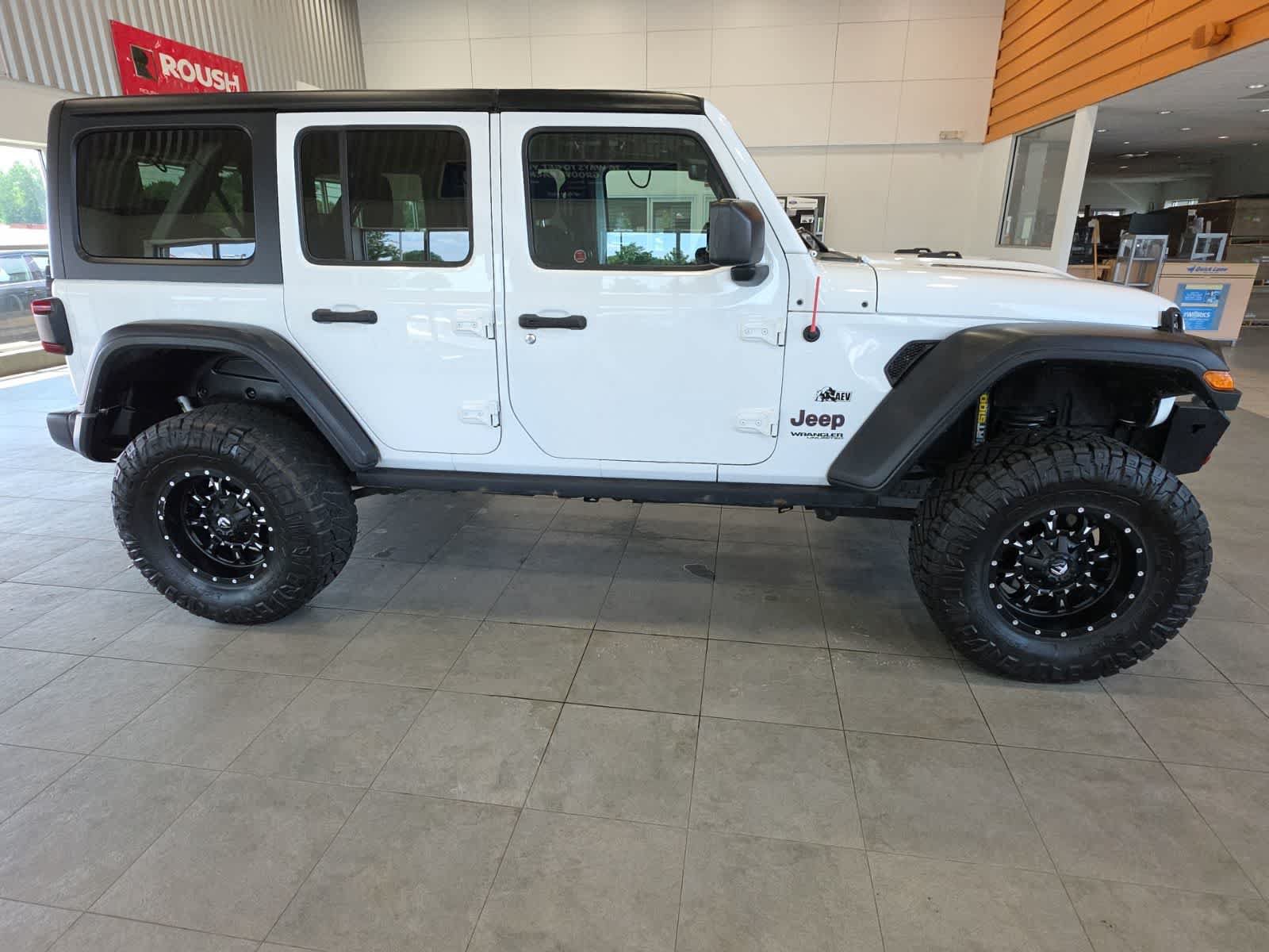 Used 2018 Jeep Wrangler Unlimited Rubicon w/ Dual Top Group AWD/4WD image 6