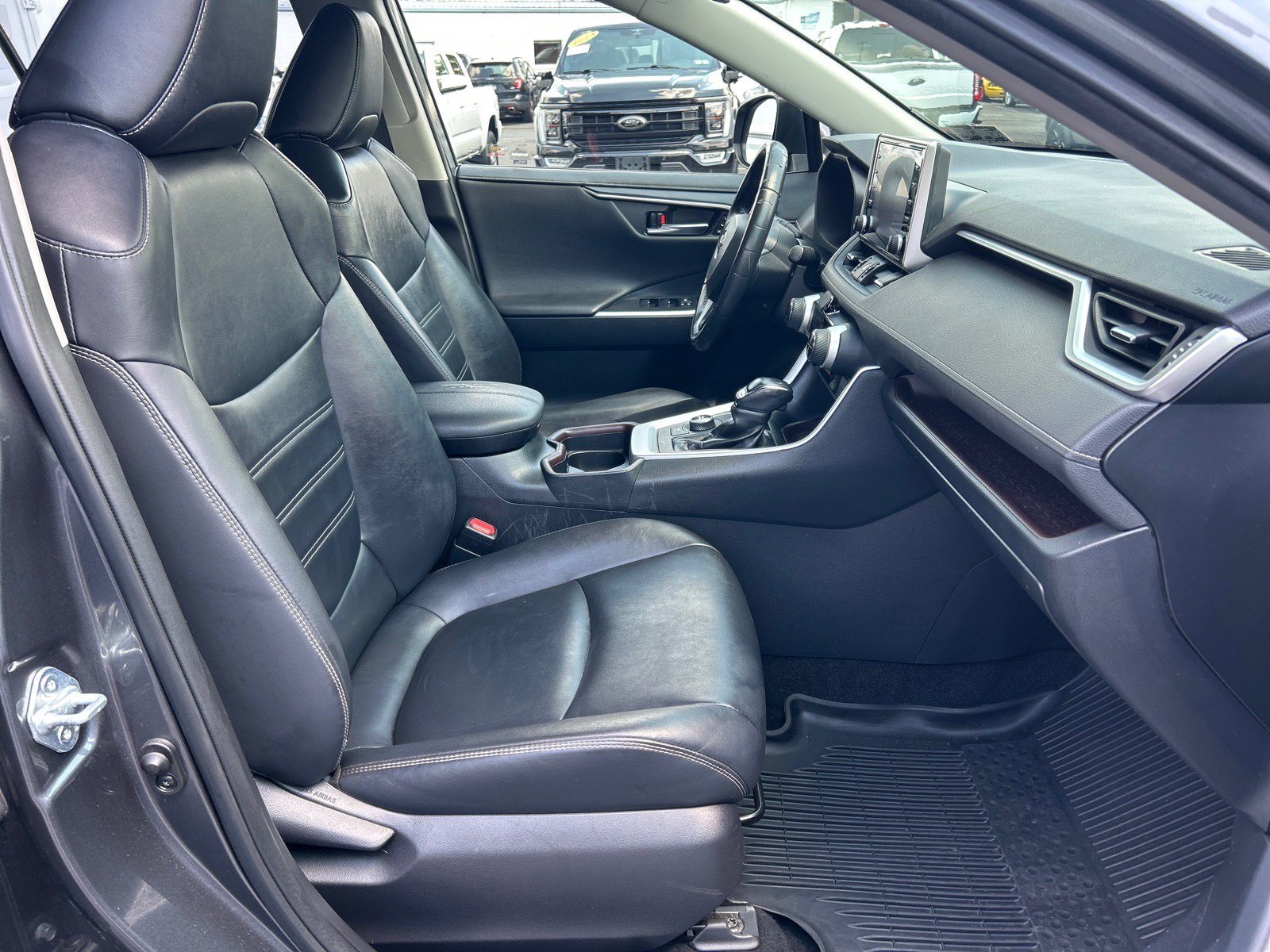 Used 2019 Toyota RAV4 Limited w/ Carpet Mat Package AWD/4WD image 19