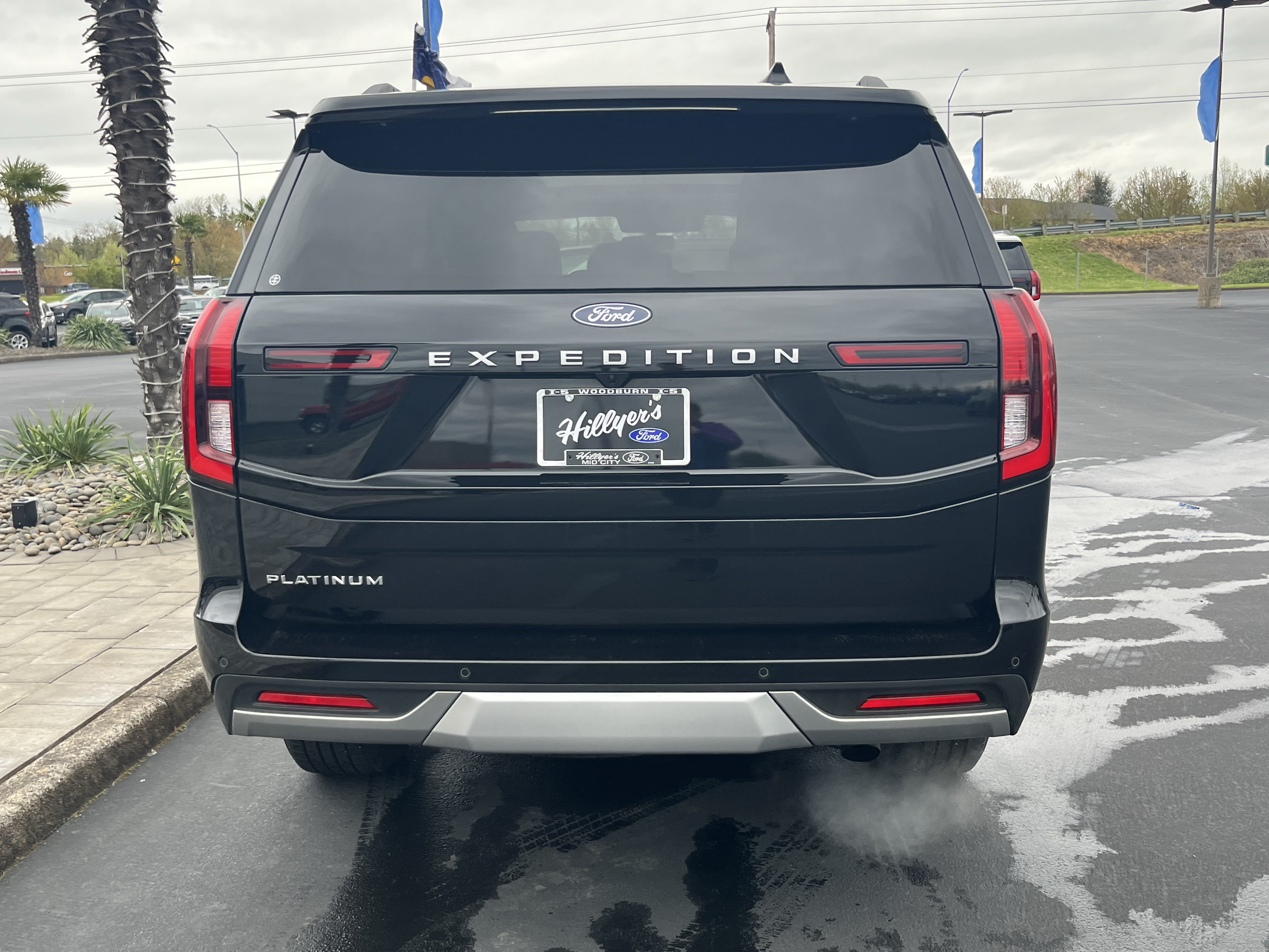 Certified 2025 Ford Expedition Platinum AWD/4WD image 4