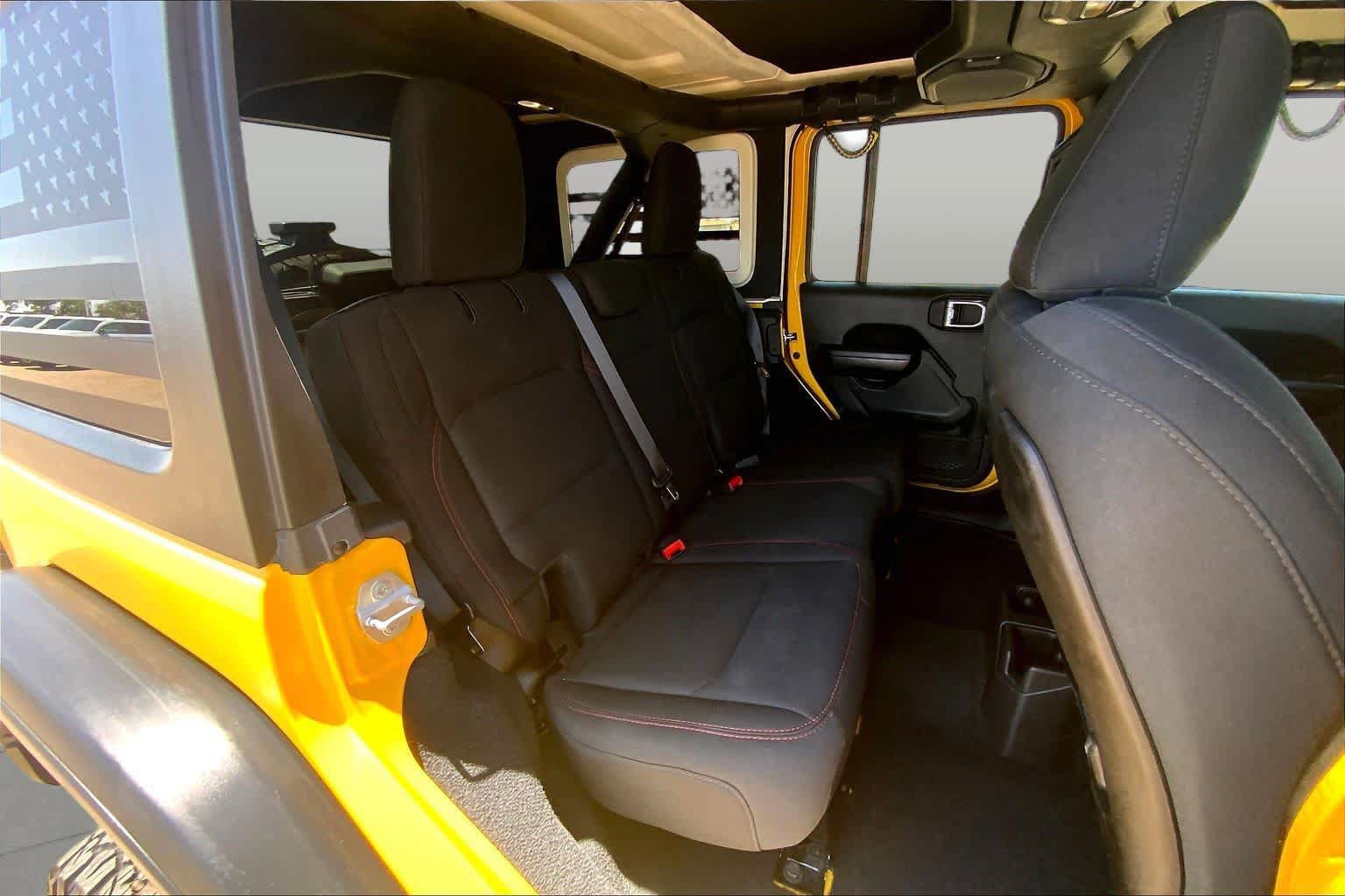 Used 2021 Jeep Wrangler Unlimited Rubicon w/ Cold Weather Group AWD/4WD image 20