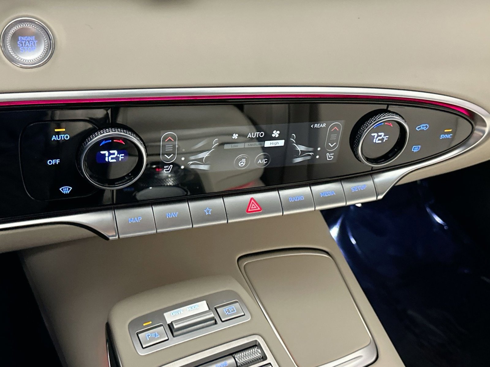 Used 2024 Genesis GV70 2.5T w/ Advanced Package image 26