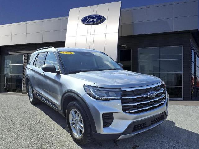 Certified 2025 Ford Explorer Active image 4