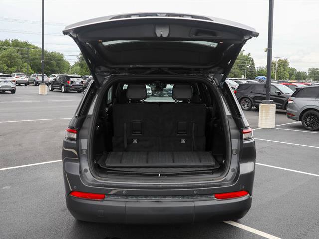 Used 2024 Jeep Grand Cherokee L Altitude AWD/4WD image 14