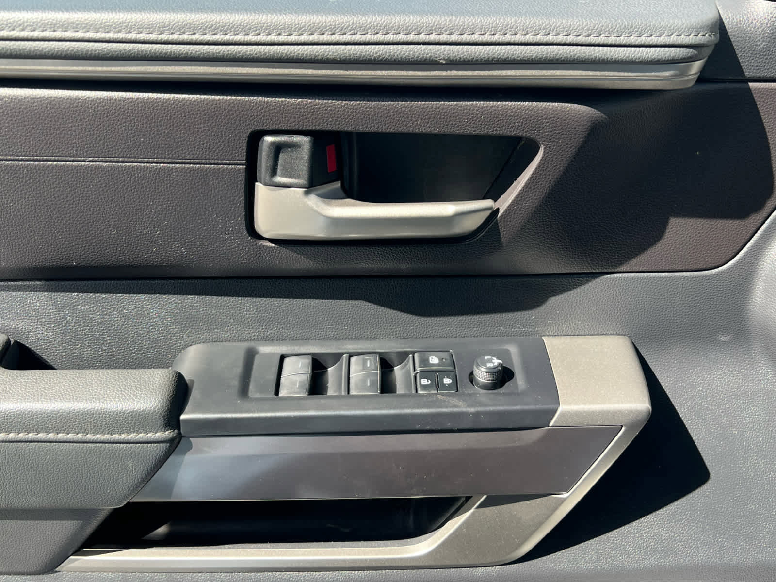 Used 2022 Toyota Tundra SR5 w/ SR5 Convenience Package image 31