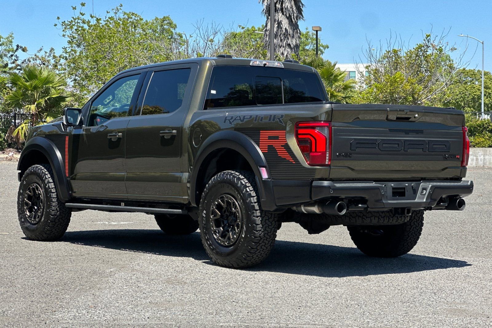 Certified 2025 Ford F150 Raptor w/ Equipment Group 803A Raptor R AWD/4WD image 5