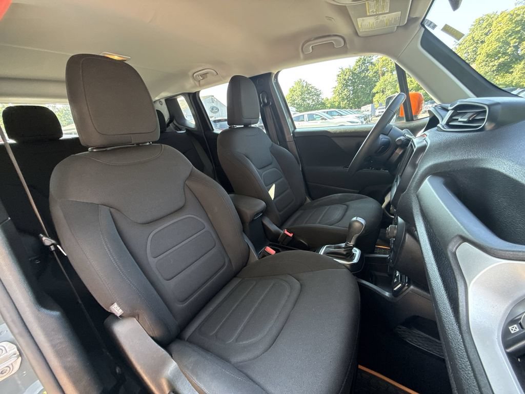Used 2018 Jeep Renegade Latitude AWD/4WD image 23