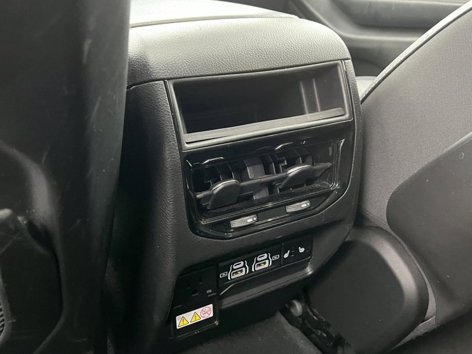 Used 2023 Jeep Grand Cherokee Limited w/ Luxury Tech Group II image 35