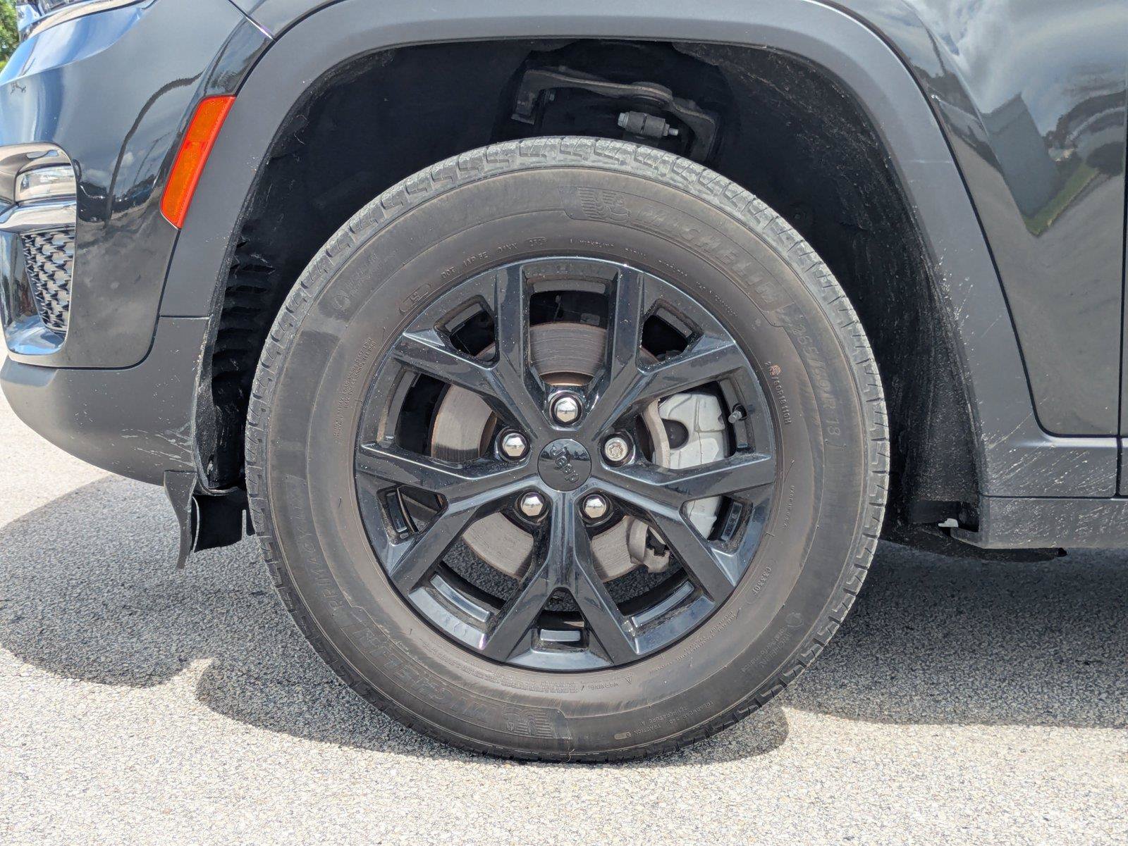 Used 2023 Jeep Grand Cherokee Limited AWD/4WD image 10