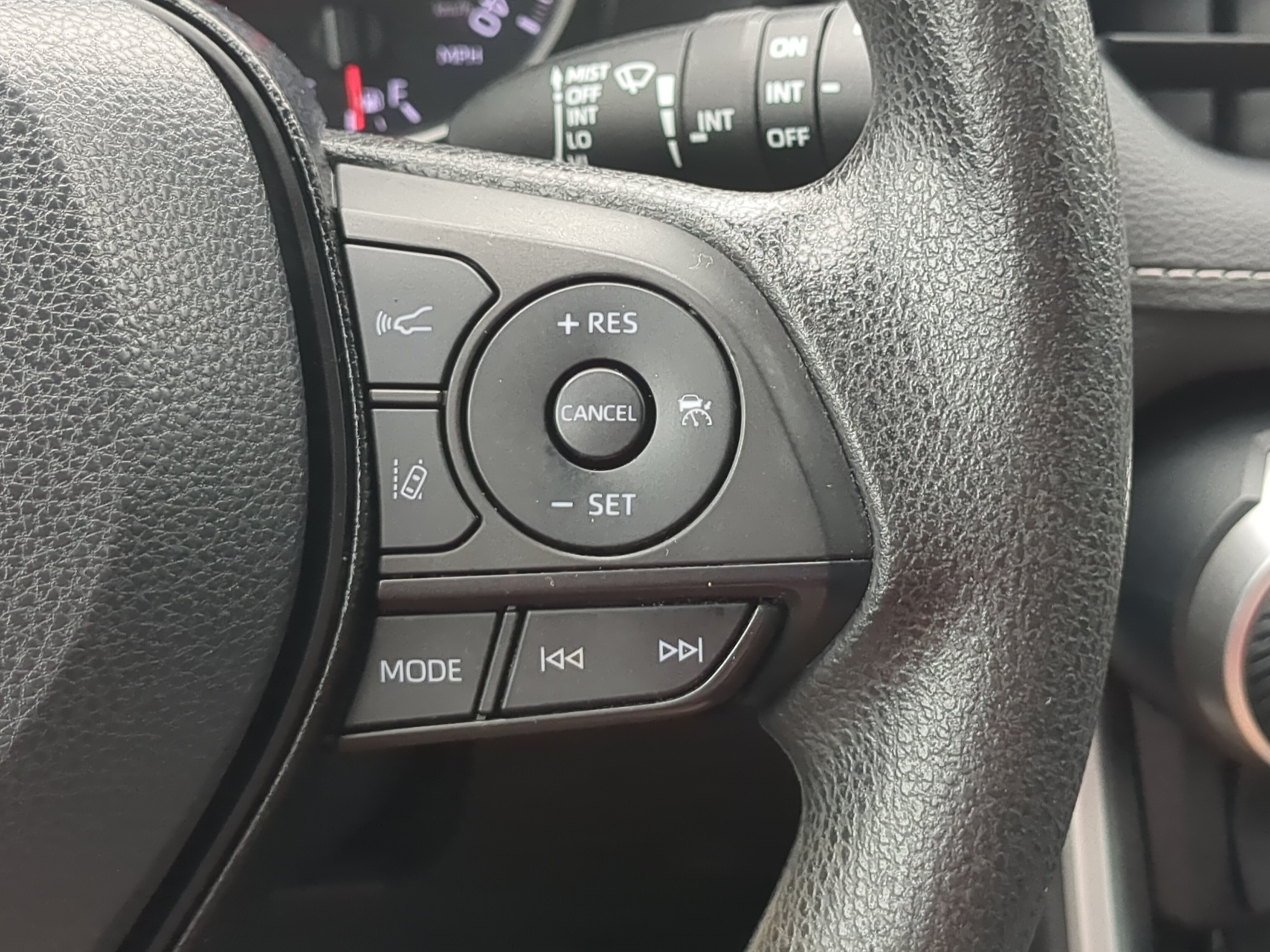 Used 2019 Toyota RAV4 XLE w/ Convenience Package FWD image 24