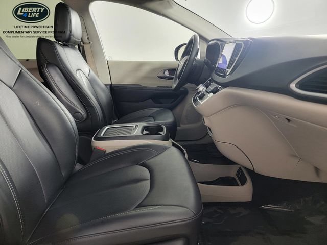 Used 2024 Chrysler Pacifica Touring-L FWD image 18