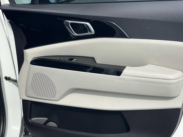 Used 2024 Kia Carnival EX image 33