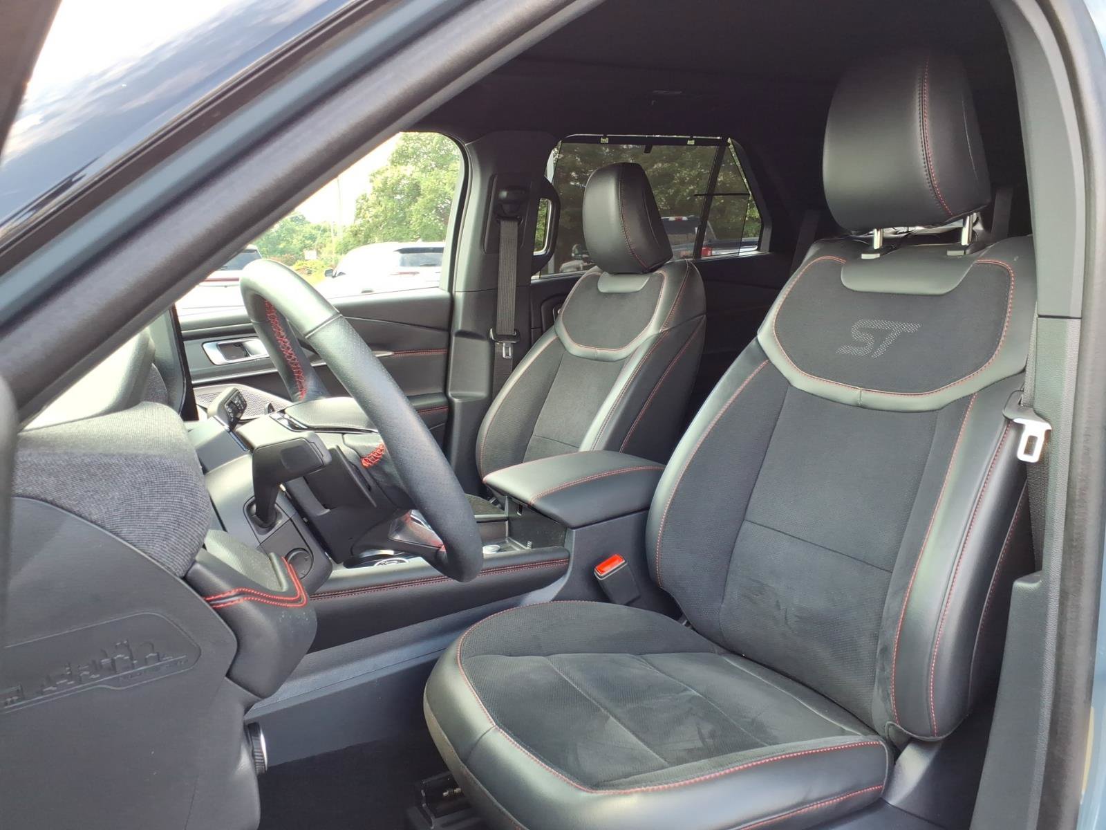 Certified 2025 Ford Explorer ST AWD/4WD image 12