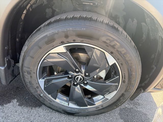 Used 2024 Nissan Rogue SV w/ SV Premium Package AWD/4WD image 4