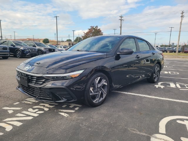 Used 2025 Hyundai Elantra Sport FWD image 1