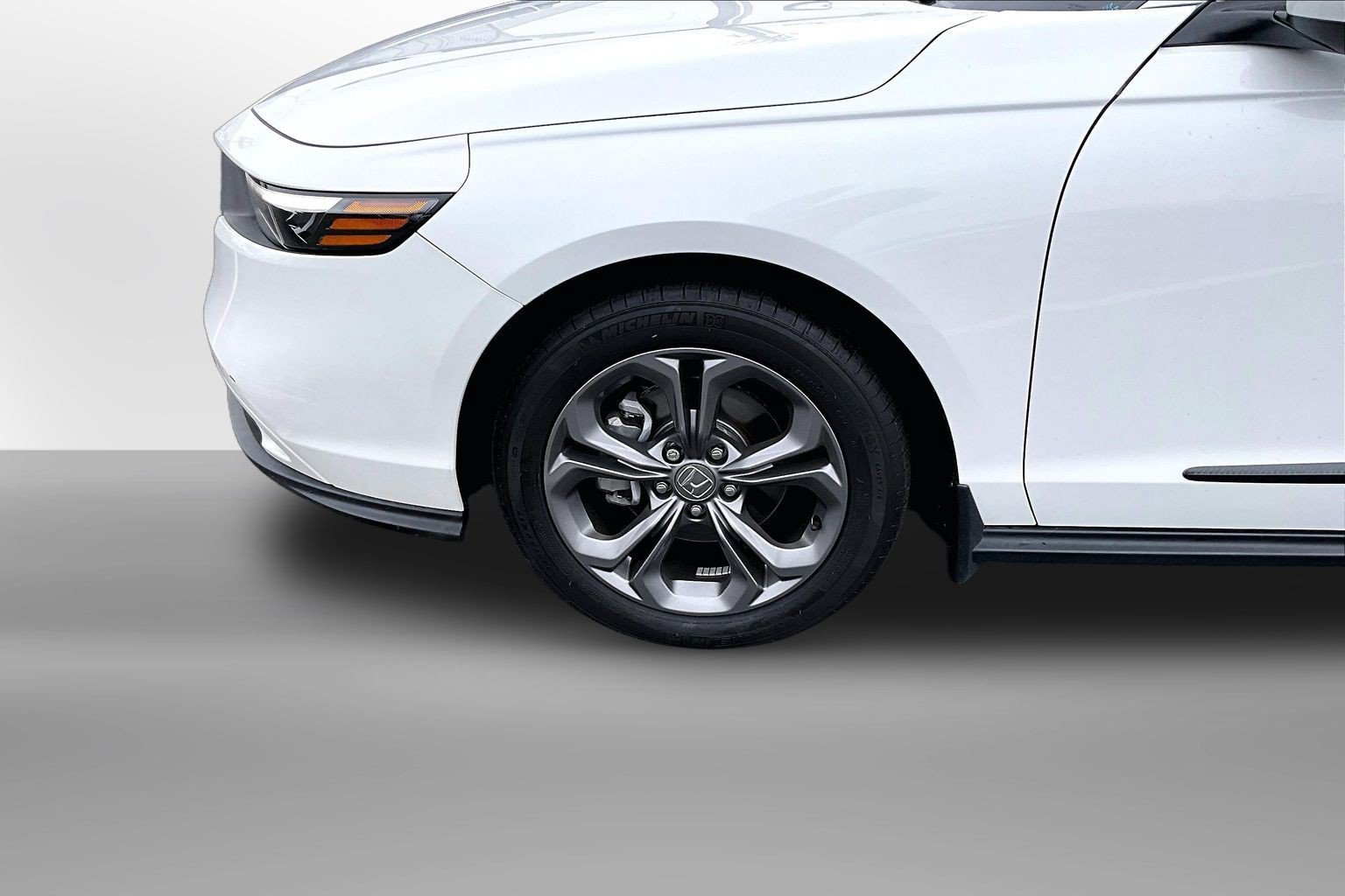 Used 2023 Honda Accord EX image 3