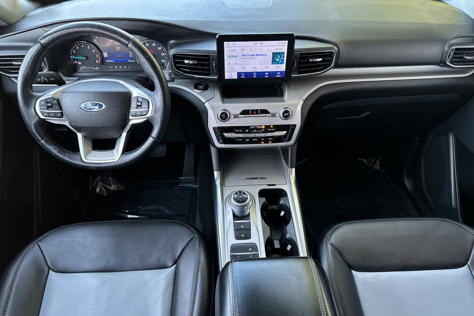 Certified 2022 Ford Explorer XLT w/ Equipment Group 202A image 15