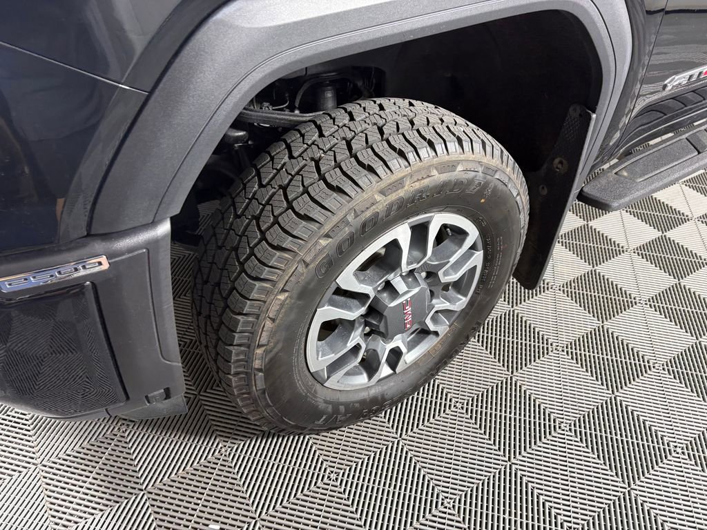 Used 2024 GMC Sierra 2500 AT4 AWD/4WD image 9