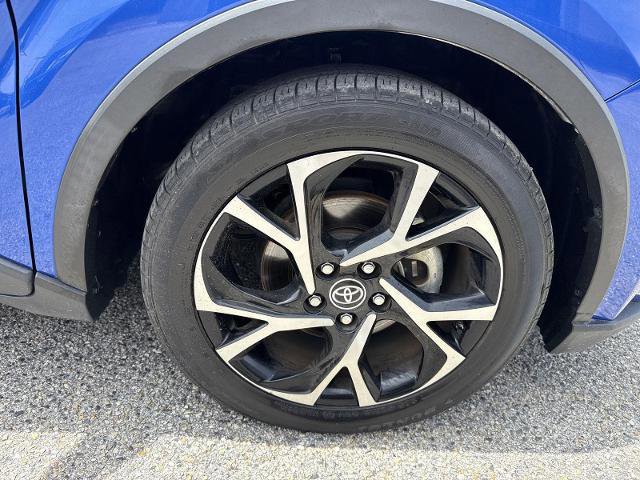 Used 2022 Toyota C-HR XLE FWD image 17