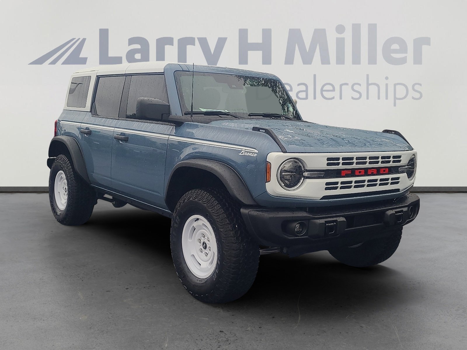 Certified 2025 Ford Bronco Heritage Edition AWD/4WD image 7