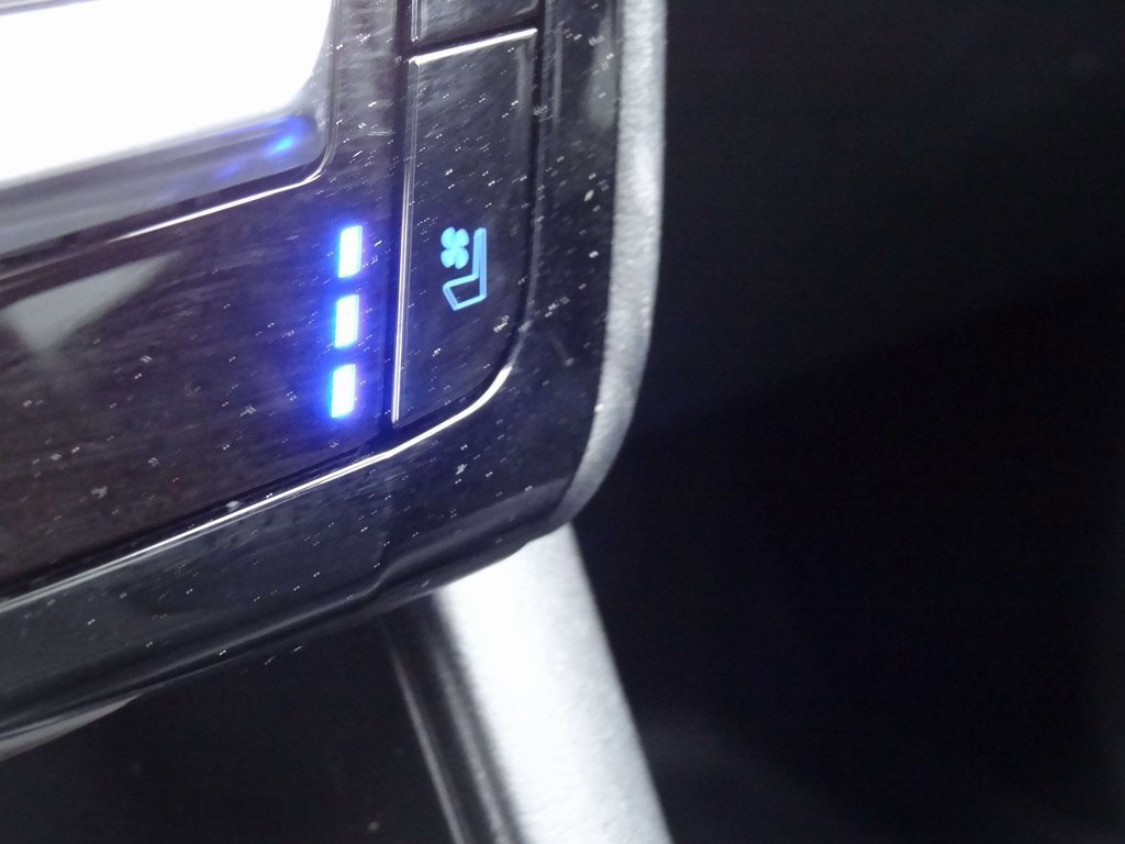 Certified 2022 Ford Explorer Platinum w/ Equipment Group 601A image 17