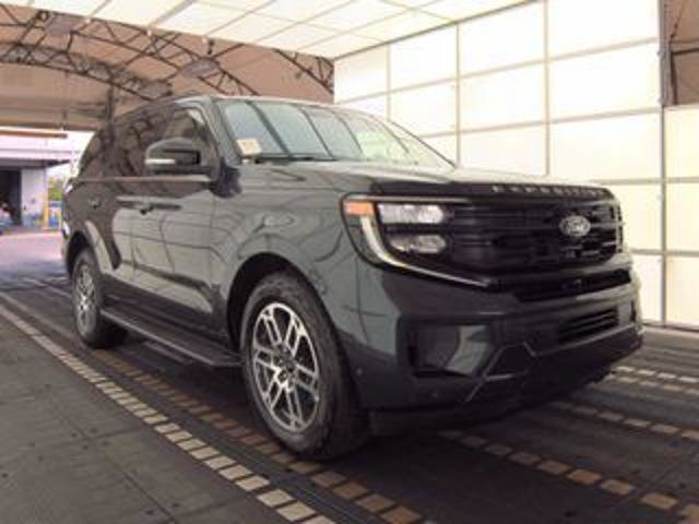 Certified 2025 Ford Expedition Active AWD/4WD image 2