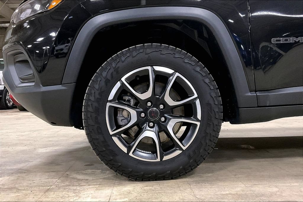 Used 2025 Jeep Compass Trailhawk AWD/4WD image 9
