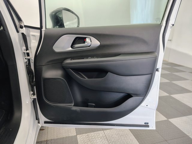 Used 2026 Chrysler Pacifica Limited w/ S Appearance Package FWD image 13