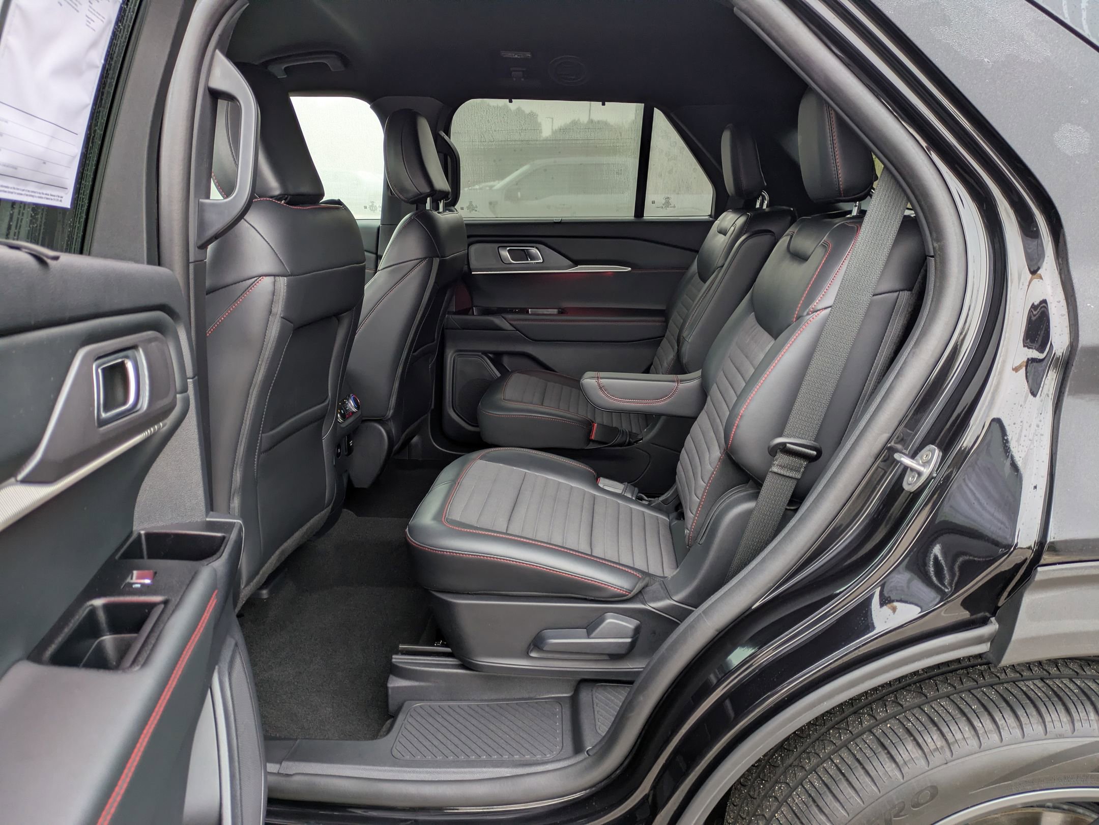 Certified 2025 Ford Explorer ST-Line w/ Premium Package image 28