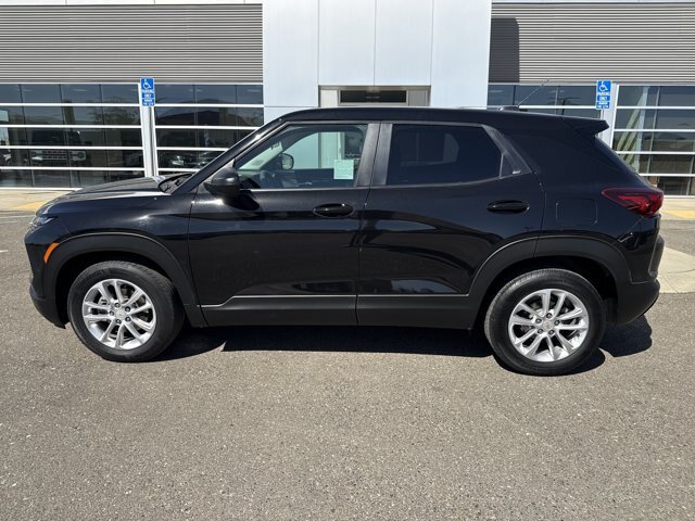 Used 2024 Chevrolet TrailBlazer LS w/ LS Convenience Package FWD image 2
